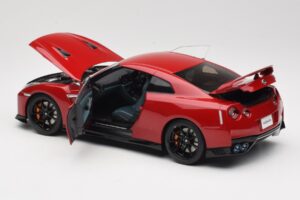 Nissan GT-R R35 Track Edition NISMO Vibrant Red MotorHelix 1:18 M83511 Pressofusione — immagine 5 di 8