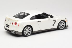 Nissan GT-R R35 Bianco Bburago 1:18 18-12079 Pressofusione — immagine 3 di 8