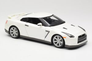 Nissan GT-R R35 Bianco Bburago 1:18 18-12079 Pressofusione — immagine 6 di 8