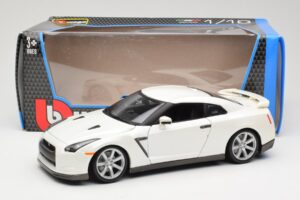 Nissan GT-R R35 Bianco Bburago 1:18 18-12079 Pressofusione — immagine 8 di 8