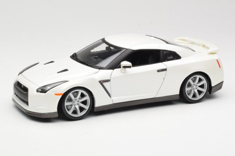 Nissan GT-R R35 Bianco Bburago 1:18 18-12079 Pressofusione