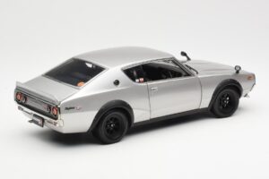 Nissan Skyline 2000 GT-R KPGC110 Argento Kyosho 1:18 08255S Pressofusione — immagine 3 di 8