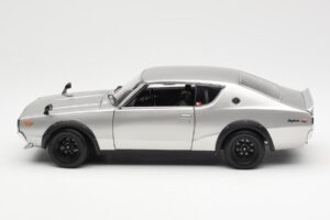 Nissan Skyline 2000 GT-R KPGC110 Argento Kyosho 1:18 08255S Pressofusione — immagine 4 di 8