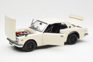 Nissan Skyline 2000 GT-R KPGC110 Bianco Kyosho 1:18 08127W Pressofusione — immagine 2 di 8