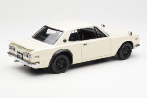 Nissan Skyline 2000 GT-R KPGC110 Bianco Kyosho 1:18 08127W Pressofusione — immagine 3 di 8