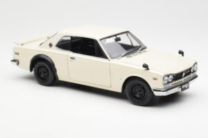 Nissan Skyline 2000 GT-R KPGC110 Bianco Kyosho 1:18 08127W Pressofusione — immagine 6 di 8