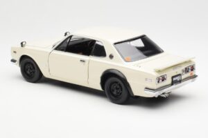 Nissan Skyline 2000 GT-R KPGC110 Bianco Kyosho 1:18 08127W Pressofusione — immagine 7 di 8