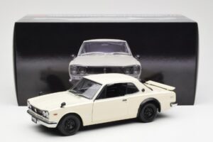 Nissan Skyline 2000 GT-R KPGC110 Bianco Kyosho 1:18 08127W Pressofusione — immagine 8 di 8