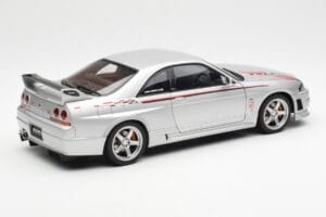 Nissan Skyline GT-R R33 R-Tune Argento AUTOart 1:18 77326 Pressofusione — immagine 3 di 8