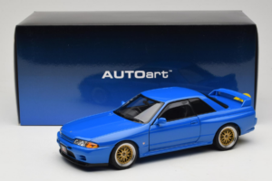 Nissan Skyline GT-R R32 V-Spec II Tuned Blu AUTOart 1:18 77415 Pressofusione — immagine 8 di 8