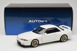 Nissan Skyline GT-R R32 V-Spec II Tuned Crystal White AUTOart 1:18 77416 Pressofusione — immagine 8 di 8