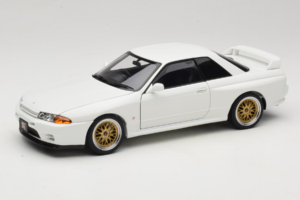 Nissan Skyline GT-R R32 V-Spec II Tuned Crystal White AUTOart 1:18 77416 Pressofusione