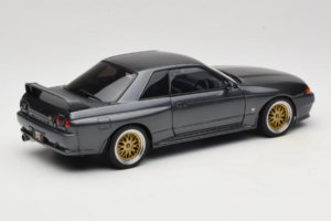 Nissan Skyline GT-R R32 V-Spec II Tuned Gun Grey Metallic AUTOart 1:18 77417 Pressofusione — immagine 3 di 8