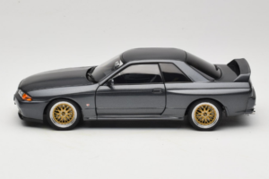 Nissan Skyline GT-R R32 V-Spec II Tuned Gun Grey Metallic AUTOart 1:18 77417 Pressofusione — immagine 4 di 8