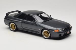 Nissan Skyline GT-R R32 V-Spec II Tuned Gun Grey Metallic AUTOart 1:18 77417 Pressofusione — immagine 6 di 8
