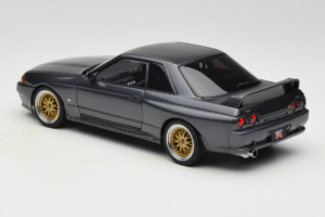 Nissan Skyline GT-R R32 V-Spec II Tuned Gun Grey Metallic AUTOart 1:18 77417 Pressofusione — immagine 7 di 8