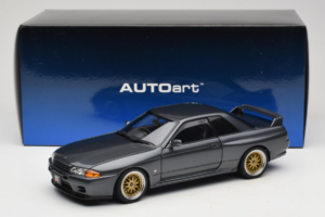 Nissan Skyline GT-R R32 V-Spec II Tuned Gun Grey Metallic AUTOart 1:18 77417 Pressofusione — immagine 8 di 8