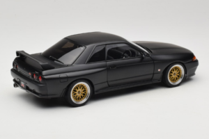 Nissan Skyline GT-R R32 V-Spec II Tuned Version Matt Black AUTOart 1:18 77418 Pressofusione — immagine 3 di 8