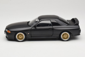 Nissan Skyline GT-R R32 V-Spec II Tuned Version Matt Black AUTOart 1:18 77418 Pressofusione — immagine 4 di 8
