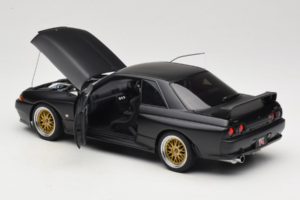 Nissan Skyline GT-R R32 V-Spec II Tuned Version Matt Black AUTOart 1:18 77418 Pressofusione — immagine 5 di 8