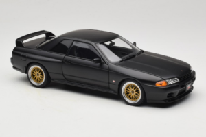Nissan Skyline GT-R R32 V-Spec II Tuned Version Matt Black AUTOart 1:18 77418 Pressofusione — immagine 6 di 8