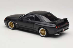 Nissan Skyline GT-R R32 V-Spec II Tuned Version Matt Black AUTOart 1:18 77418 Pressofusione — immagine 7 di 8