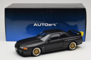 Nissan Skyline GT-R R32 V-Spec II Tuned Version Matt Black AUTOart 1:18 77418 Pressofusione — immagine 8 di 8