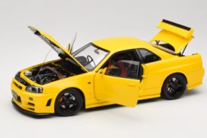 Nissan Skyline GT-R R34 Customized Version Giallo MotorHelix 1:18 M83412 Pressofusione — immagine 2 di 8
