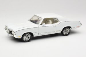 Oldsmobile Cutlass SX Bianco ERTL 1:18 33775 Pressofusione