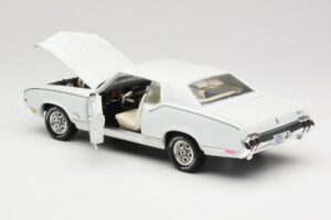 Oldsmobile Cutlass SX Bianco ERTL 1:18 33775 Pressofusione — immagine 5 di 8