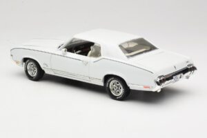 Oldsmobile Cutlass SX Bianco ERTL 1:18 33775 Pressofusione — immagine 7 di 8