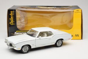 Oldsmobile Cutlass SX Bianco ERTL 1:18 33775 Pressofusione — immagine 8 di 8