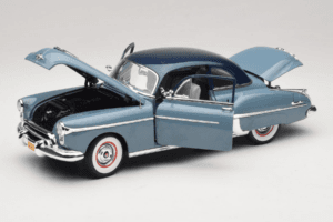 Oldsmobile 88 Blu Grease Auto World 1:18 AWSS103/06 Pressofusione — immagine 2 di 8