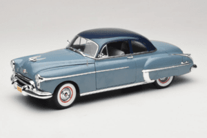 Oldsmobile 88 Blu Grease Auto World 1:18 AWSS103/06 Pressofusione