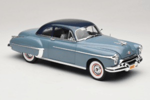 Oldsmobile 88 Blu Grease Auto World 1:18 AWSS103/06 Pressofusione — immagine 6 di 8