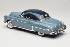 Oldsmobile 88 Blu Grease Auto World 1:18 AWSS103/06 Pressofusione — immagine 7 di 8