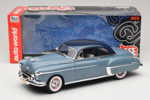 Oldsmobile 88 Blu Grease Auto World 1:18 AWSS103/06 Pressofusione — immagine 8 di 8