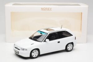 Opel Astra F GSi Blanc Casablanca Norev 1:18 183673 Pressofusione — immagine 6 di 6