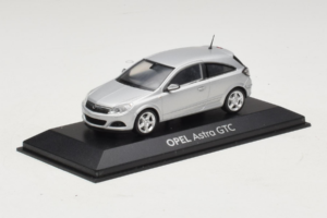Opel Astra H GTC Argento Minichamps 1:43 ASTRA003 Pressofusione — immagine 2 di 4