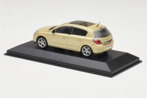 Opel Astra H Giallo Metallizzato Minichamps 1:43 403043003 Pressofusione — immagine 3 di 4
