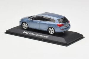Opel Astra J Sports Tourer Blue Metallic Minichamps 1:43 400049012 Pressofusione — immagine 3 di 4