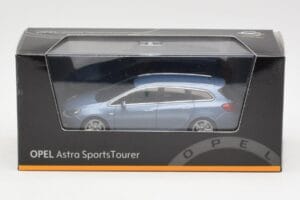 Opel Astra J Sports Tourer Blue Metallic Minichamps 1:43 400049012 Pressofusione — immagine 4 di 4