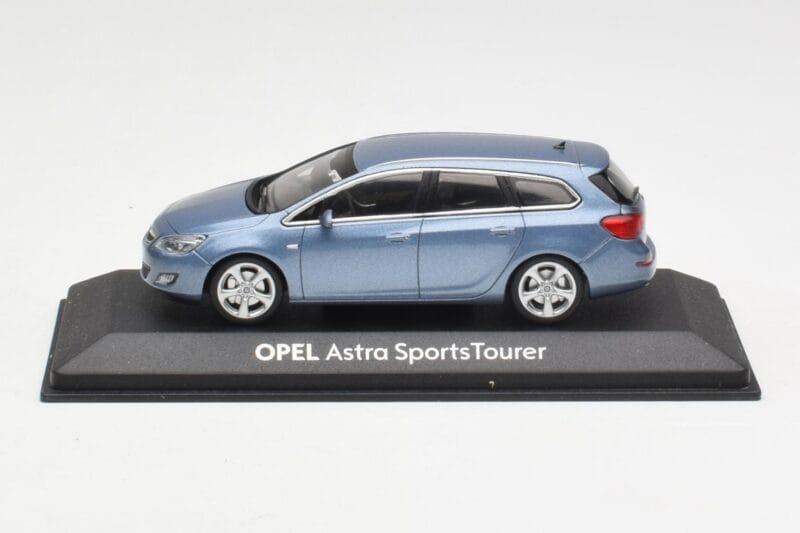 Opel Astra J Sports Tourer Blue Metallic Minichamps 1:43 400049012 Pressofusione
