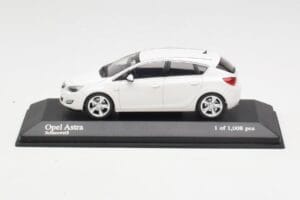 Opel Astra J Bianco Minichamps 1:43 400049001 Pressofusione