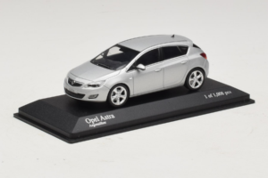 Opel Astra J Argento Minichamps 1:43 400049000 Pressofusione — immagine 2 di 4
