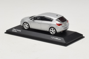 Opel Astra J Argento Minichamps 1:43 400049000 Pressofusione — immagine 3 di 4