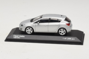 Opel Astra J Argento Minichamps 1:43 400049000 Pressofusione
