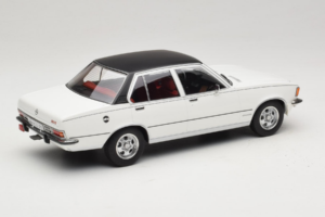 Opel Commodore B Bianco MCG 1:18 MCG18564 Pressofusione — immagine 2 di 6