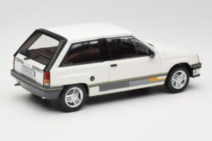 Opel Corsa A Sprint Bianco MCG 1:18 MCG18432 Pressofusione — immagine 2 di 6