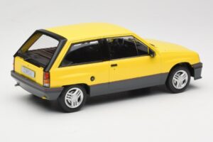 Opel Corsa A SR Giallo MCG 1:18 MCG18431 Pressofusione — immagine 2 di 6